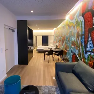 Blackhome I Contactless Check-in Apart-hotel